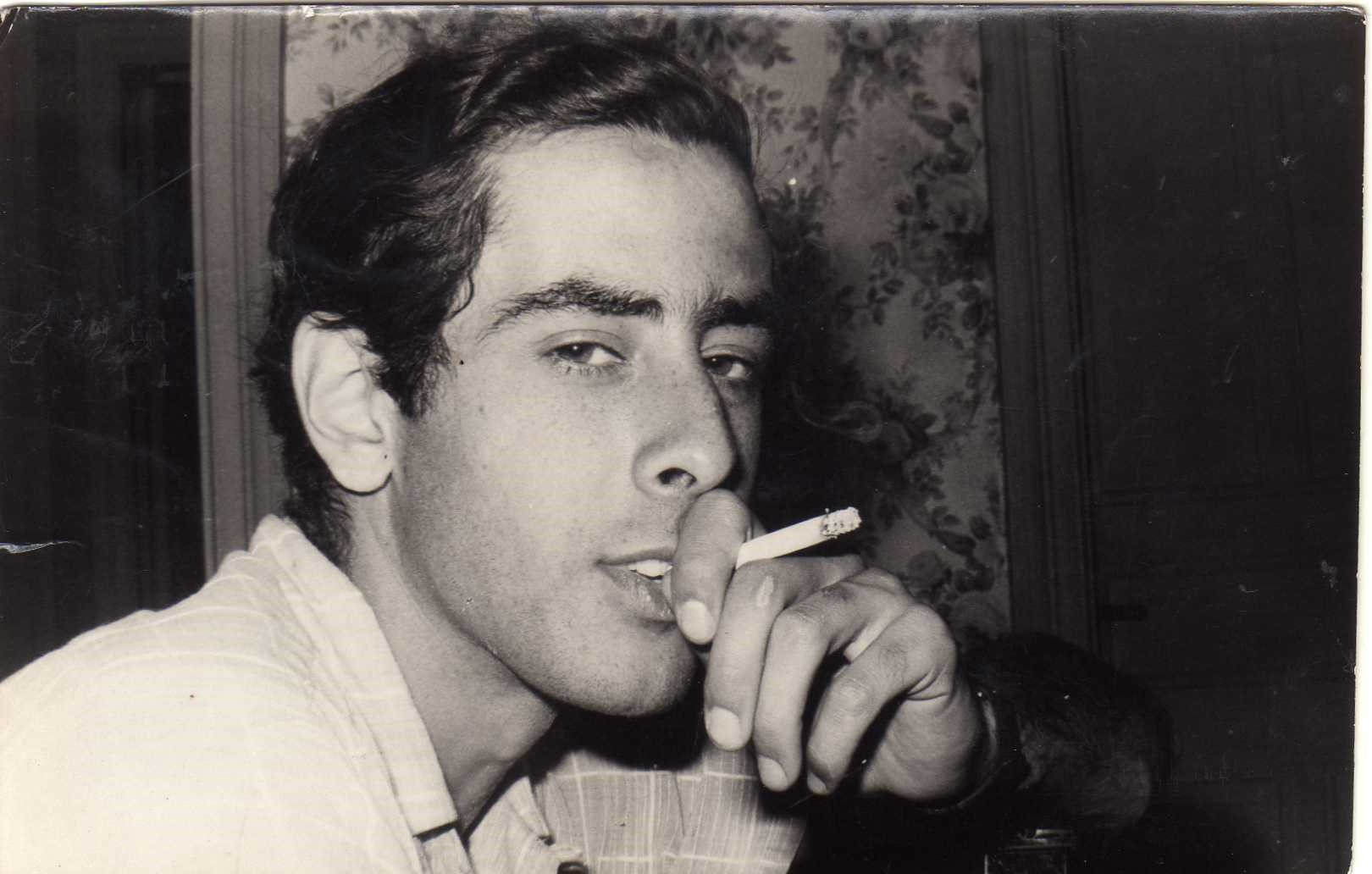 El autor fotografiado por Silvina Ocampo en 1967